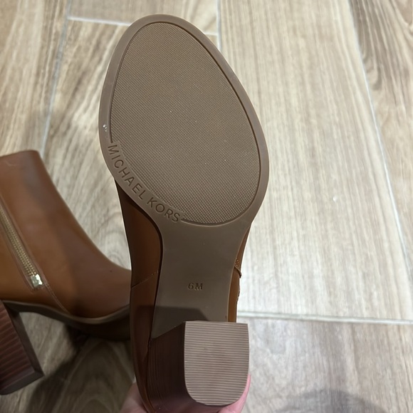Michel Kors booties : never worn - Picture 3 of 5